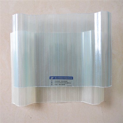 Vejrbestandig korrugeret glasfiberplade